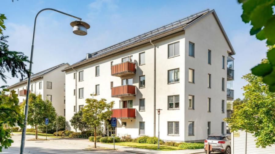 två av föreningens tre bostadshus